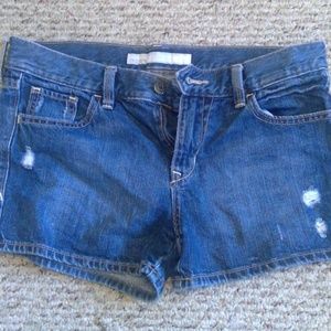 EUC Old Navy Size 6 Mid Rise Jean Shorts
